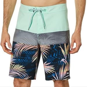 Quicksilver Surfsilk Panel 20 boardshorts NWT